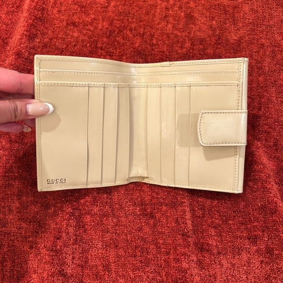Gucci patent leather bifold wallet - Picture 3 of 8